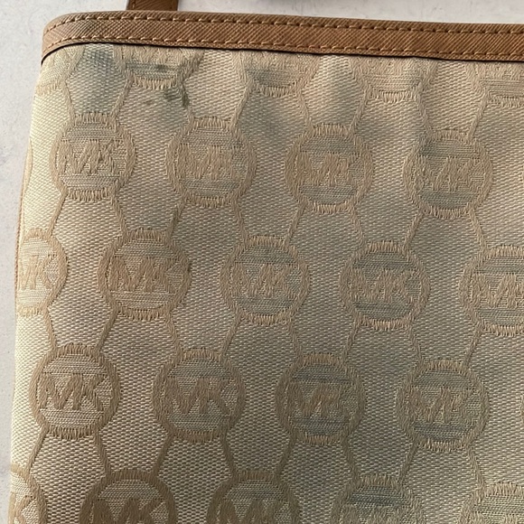 ❌SOLD❌ Michael Kors Women Crossbody Bag- Tan/Gold - Picture 13 of 17